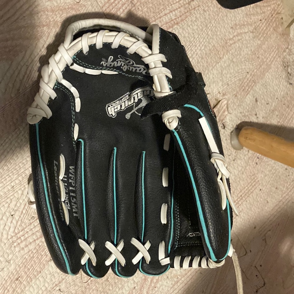 Softball glove